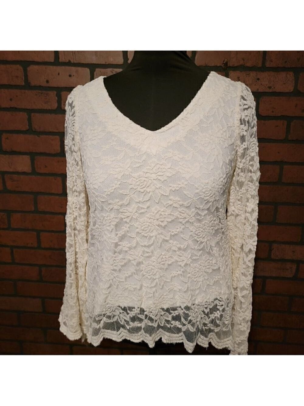 Basically Me Cream colored lace long sleeve top Size SM.